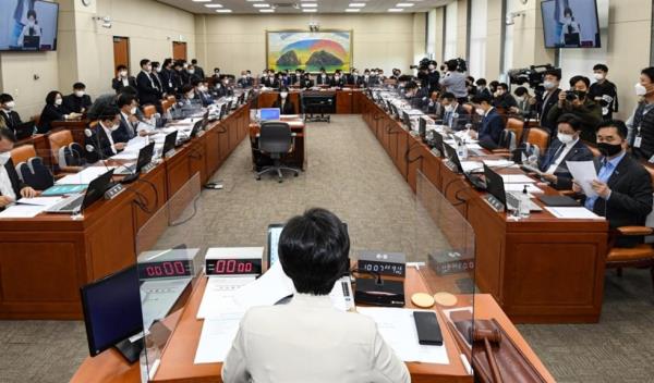 国会将起诉韩国加密货币巨头缺席审计
