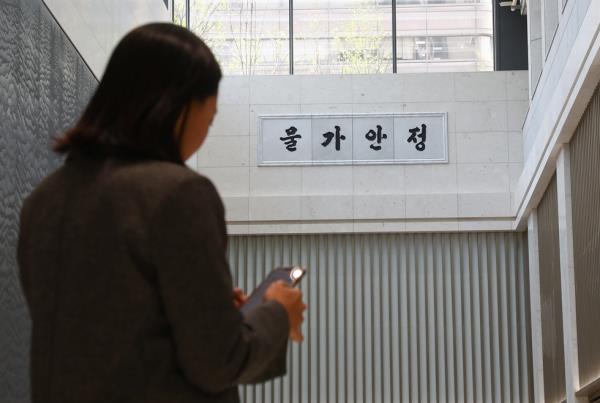 由于工资缺乏竞争力，韩国银行很难留住员工