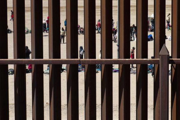 拜登政府将修建特朗普吹捧的新边境墙，这是政策的逆转