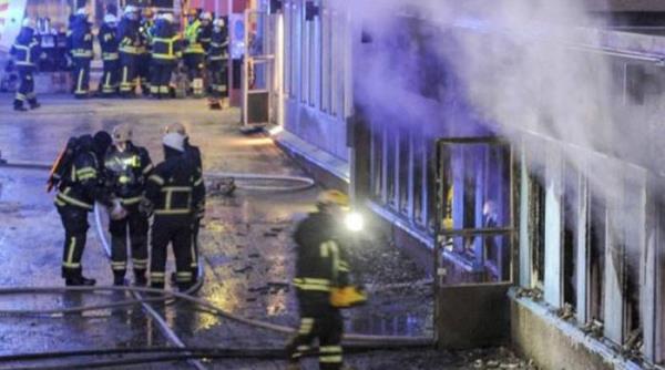 恐伊斯兰袭击-瑞典警方在清真寺火灾后展开纵火调查