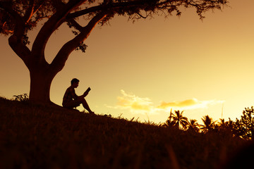 乒乓球旋球怎么接和发？